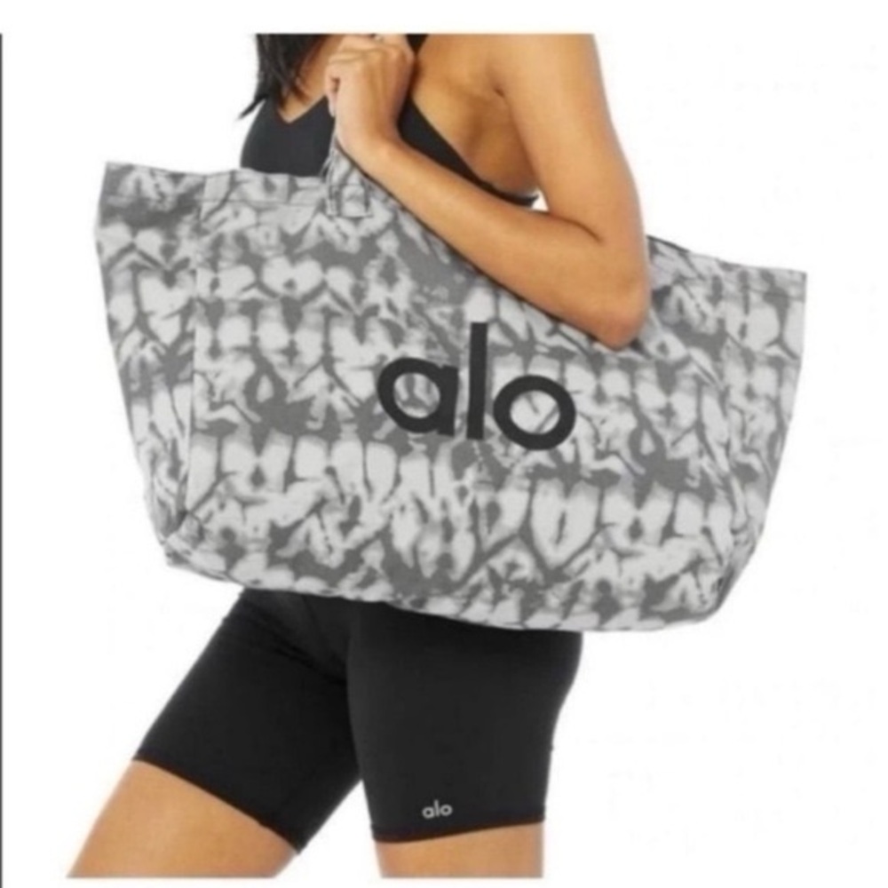 NWT ALO Yoga Gray Tie-Dye Women's Bag